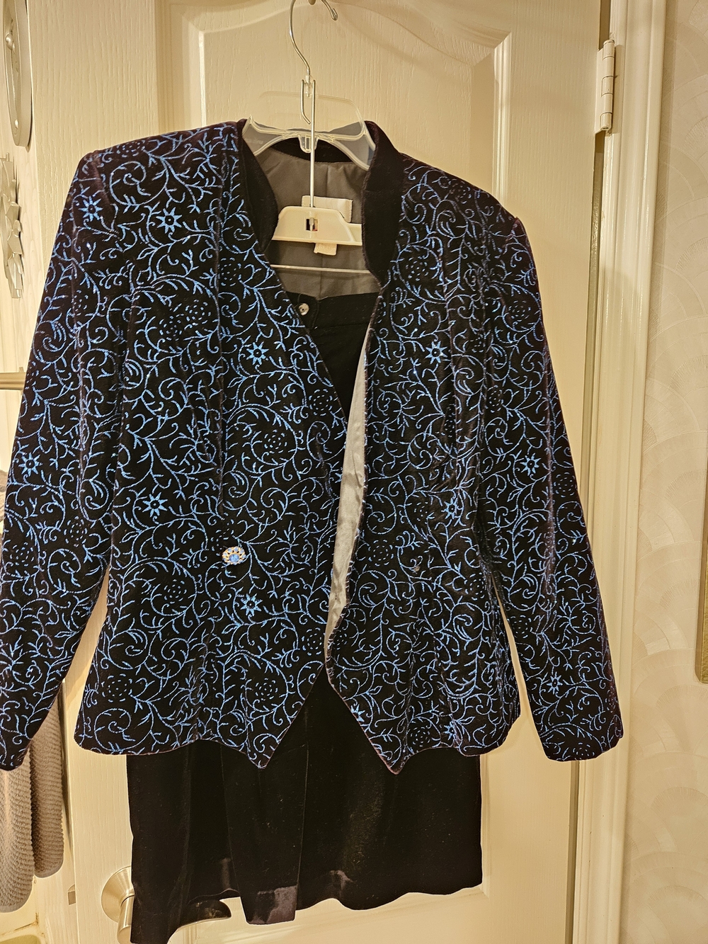 Patra Swirling Blue And Black Evening Suit